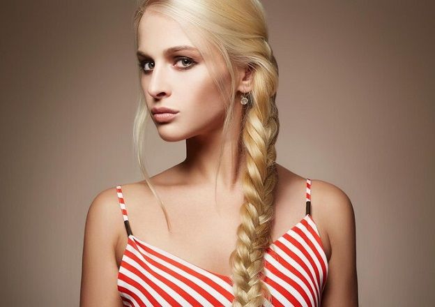 Французская коса, ниспадающая на плечи