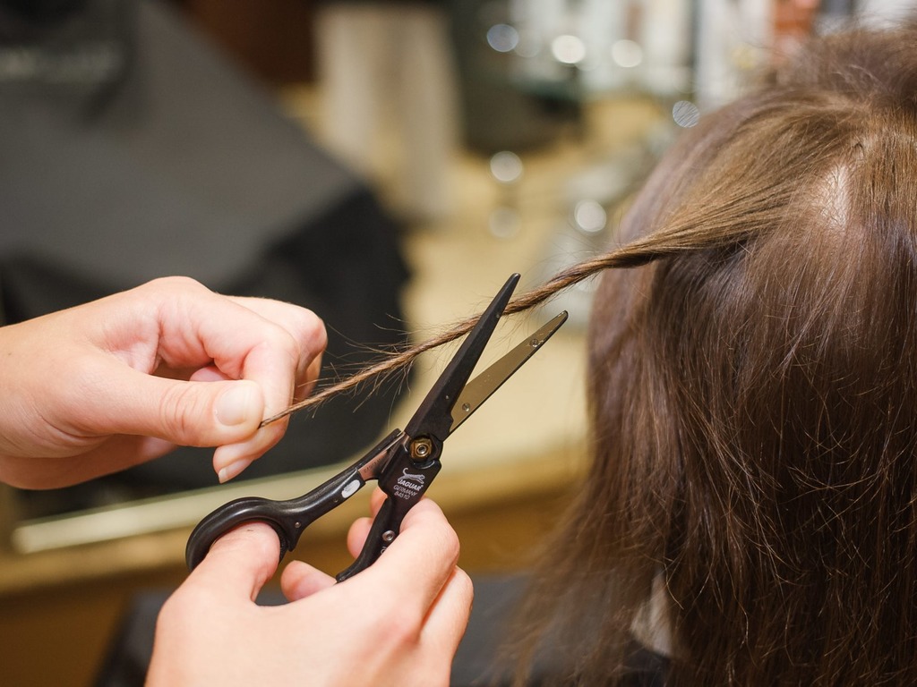 Полировка волос - простое избавление от секущихся кончиков — Сеть салонов красоты Naturel Studio